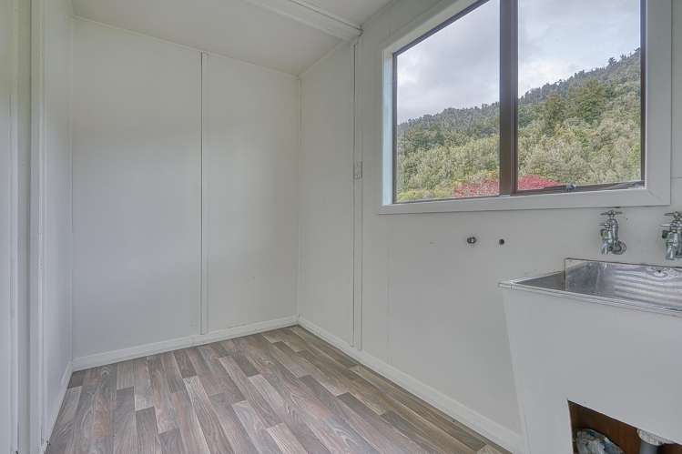 43 Main Road Harihari_15