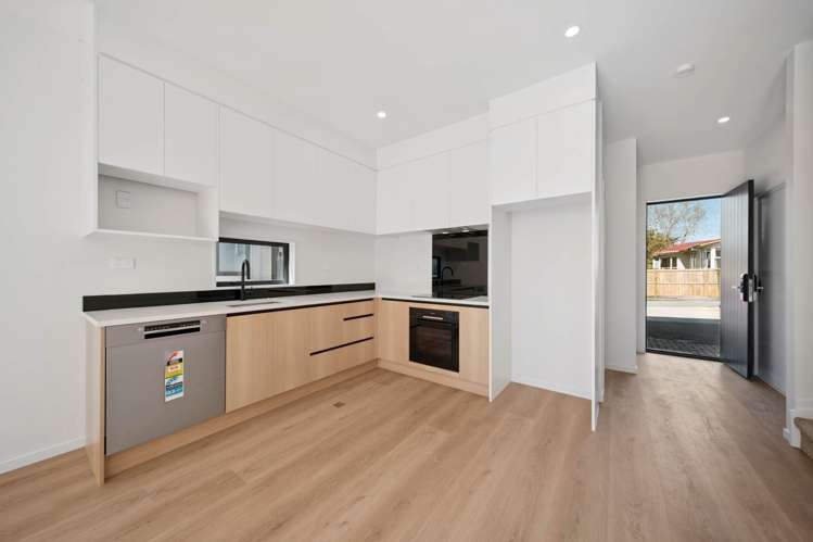 8/12 Clendon Place Manurewa_3
