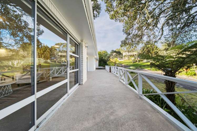 70 Ravenwood Drive Forrest Hill_18