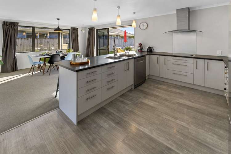 78 Washbourn Drive Richmond_9