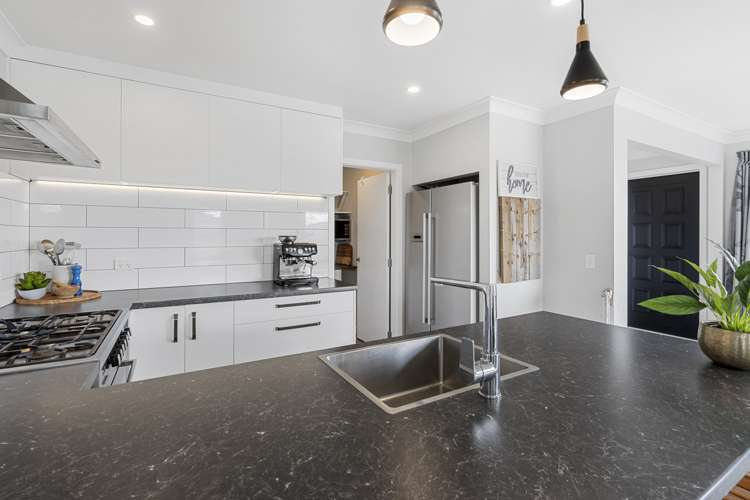 156 Endeavour Drive Whitby_5