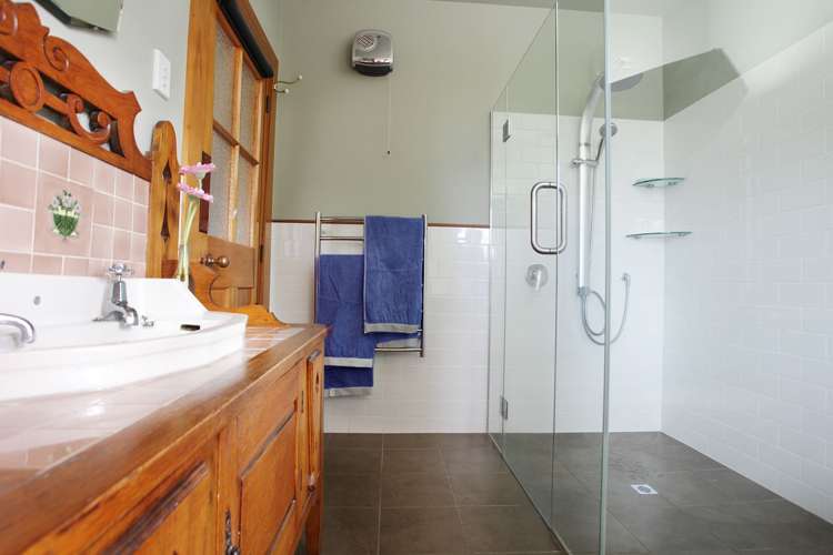 35 Pages Road Marchwiel_8