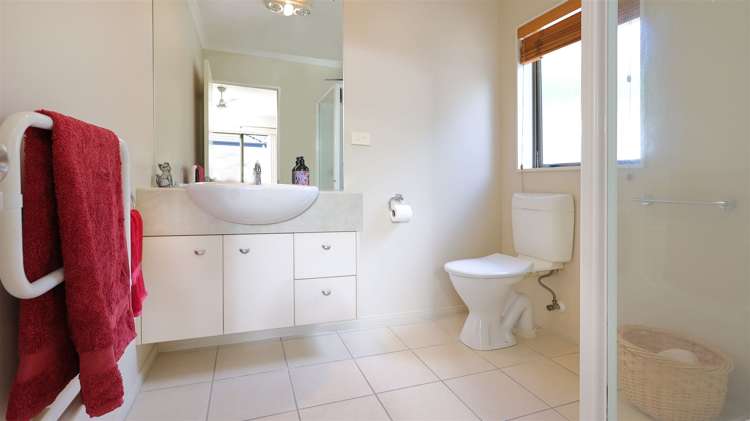 42 Espalier Drive Henderson_13