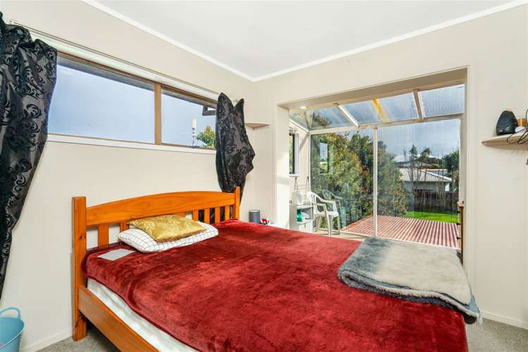 4 Roberts Road Te Atatu South_11