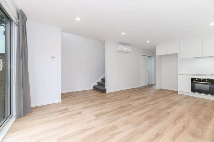 2/61 Glenview Road Glen Eden_4