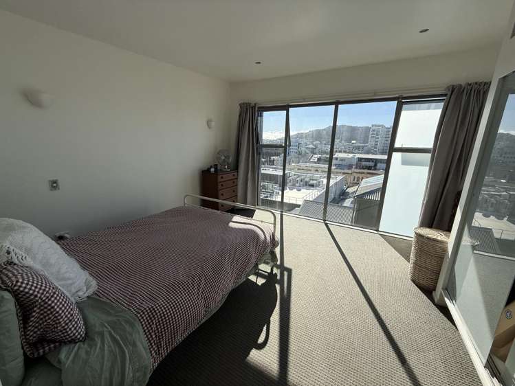 254/21 Left Bank 2185_6