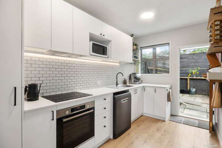 24/21 Aliford Avenue One Tree Hill_3