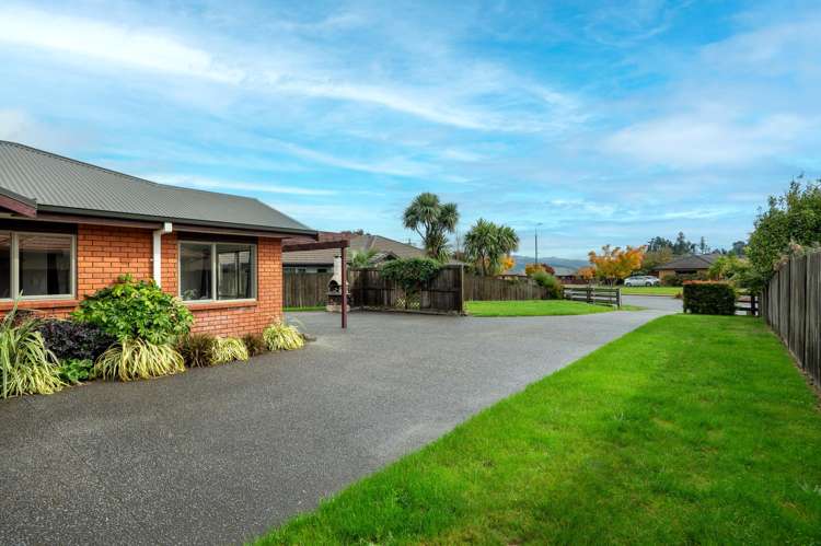 17 Courtenay Place Owhata_2