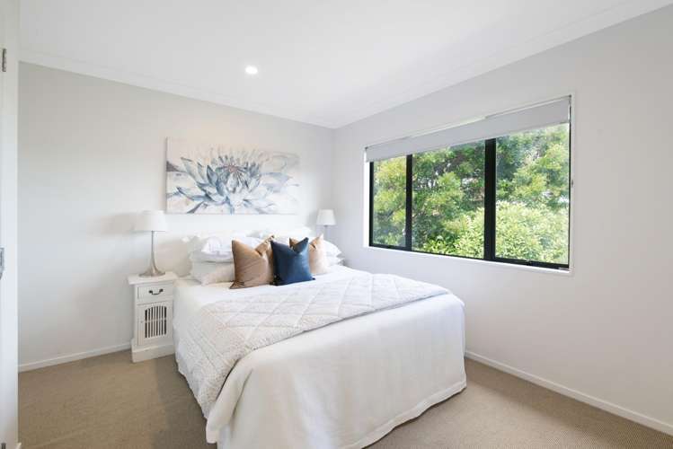 2/24 James Street Bayview_13