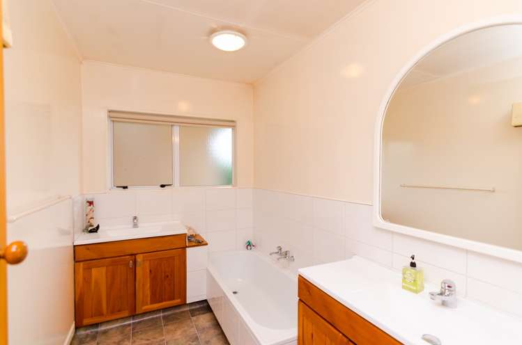 101 Lincoln Road Carterton_13