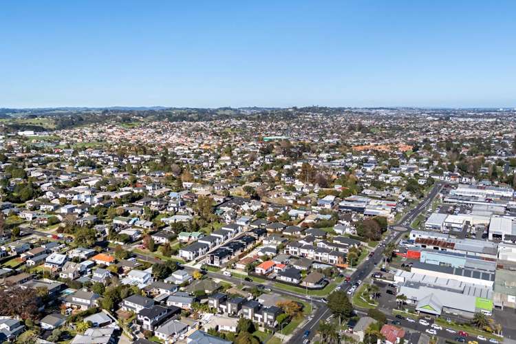 2/136 Moore Street Howick_17