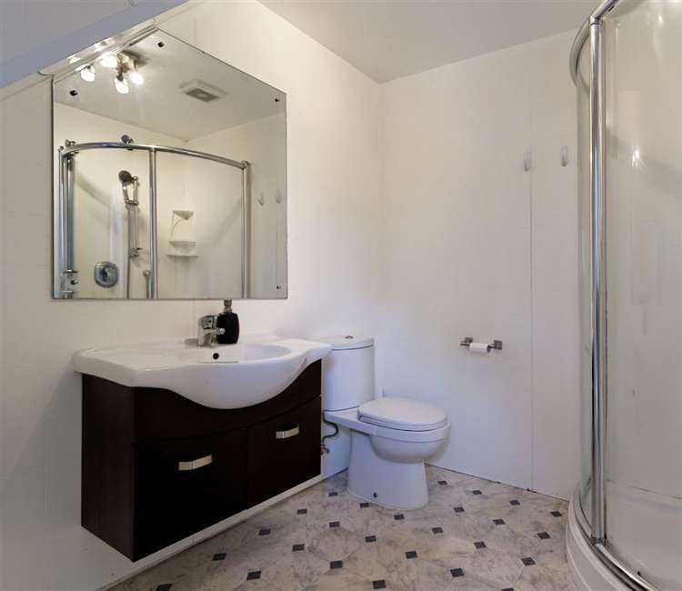 17 Easter Parade Glen Eden_10