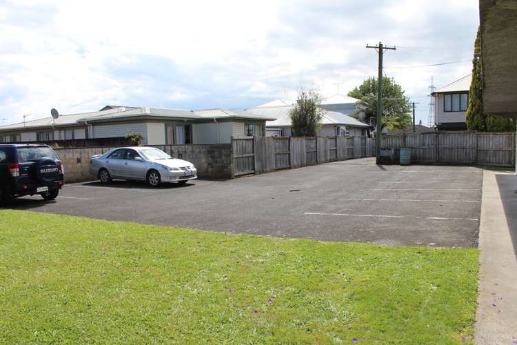 200 Old Farm Road Hamilton East_4