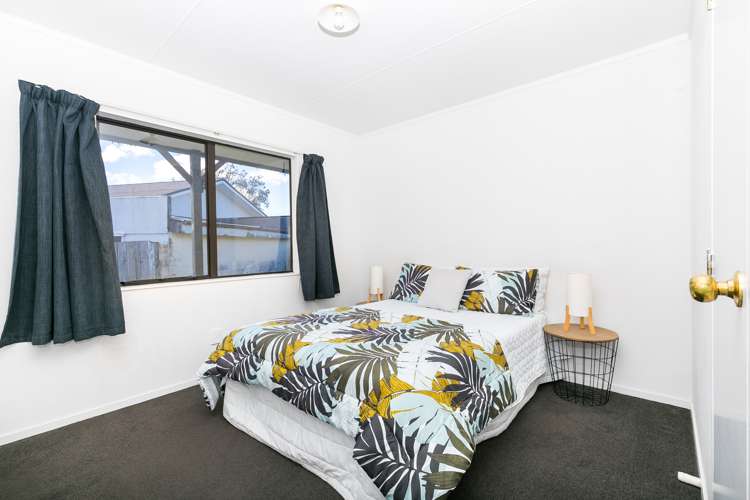 2 Inverness Avenue Hamilton East_15