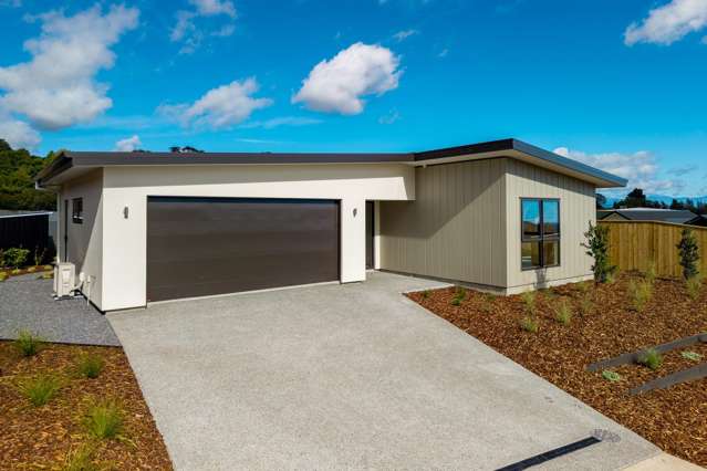 Brand new! Fully Landscaped Ready to Move in