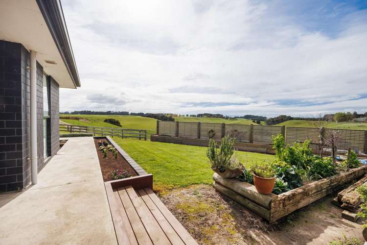 234 Sandon Road Feilding_24