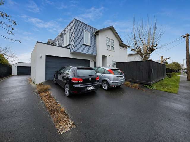 Stylish 4-Bedroom Townhouse in Edgeware