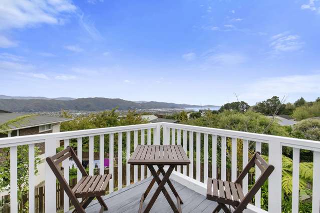 Harbour Views & Flexible Family Living!