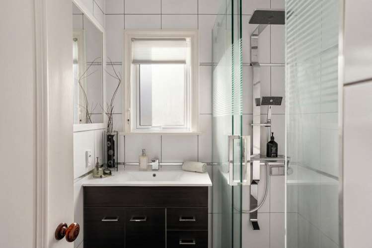 16 Hinewa Road Otumoetai_24