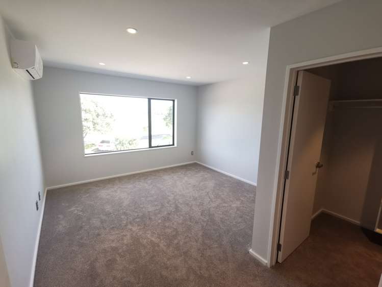 64 Bordeaux Parade Te Atatu South_6