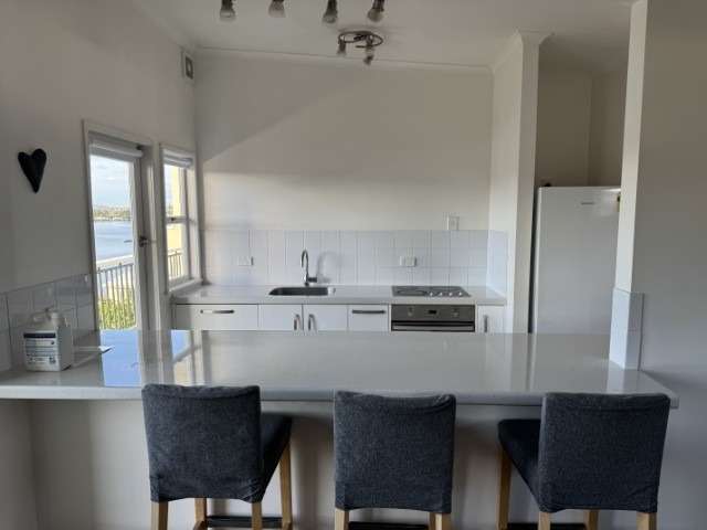 22 B Lloyd Street 2820_3