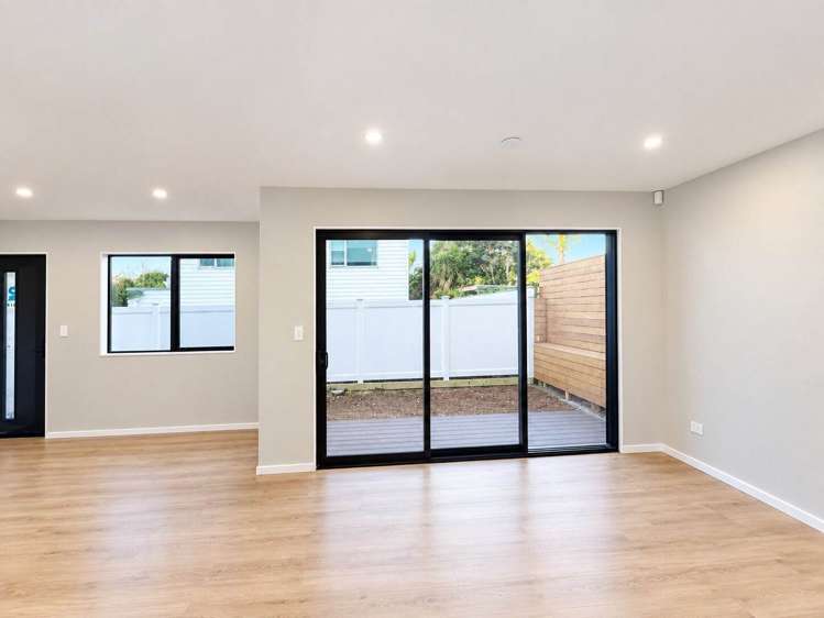 2/16 Waterloo Road Milford_2