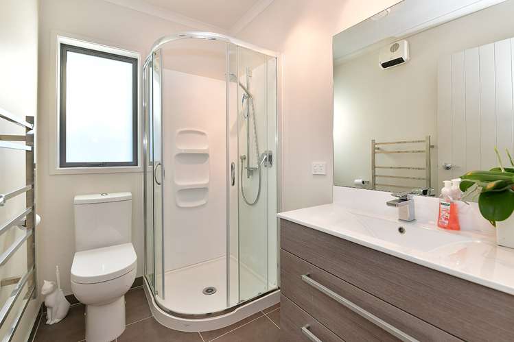 2 Forest Glen Orewa_17