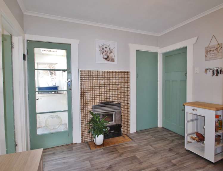 14 Oxford Street Gore Surrounds_5