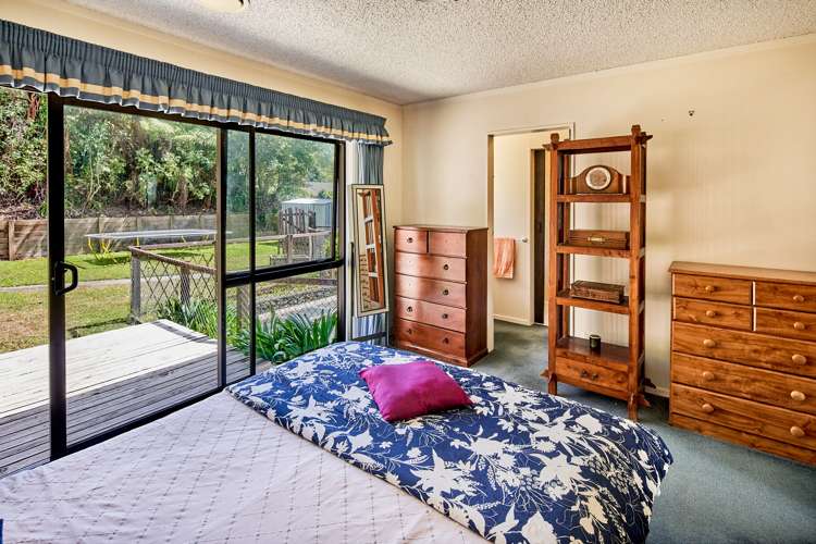 16 Brasenose Place Tawa_11