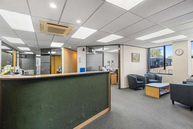 First Floor/1110 Victoria Street Hamilton Central_1