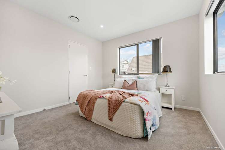 12a Sheridan Drive New Lynn_13