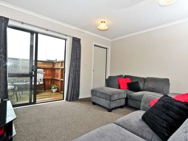 2/82 Clyde Street Hamilton East_4