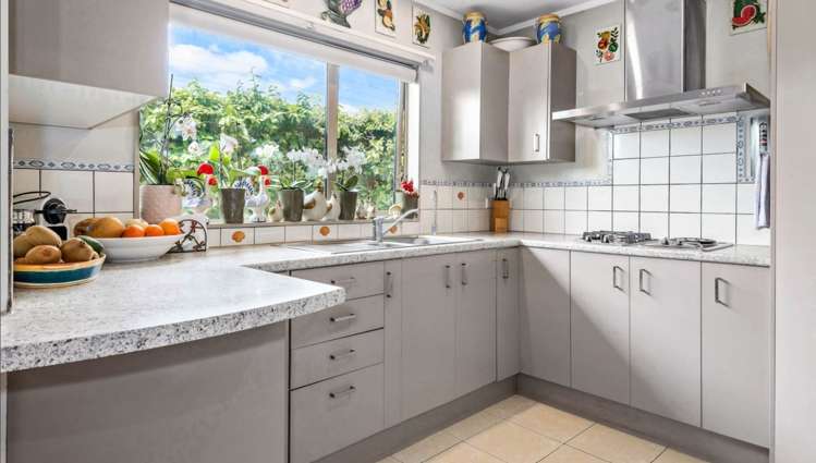 2A Royal View Road Te Atatu South_2