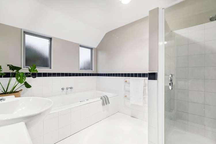 87 Travis Country Drive Burwood_17