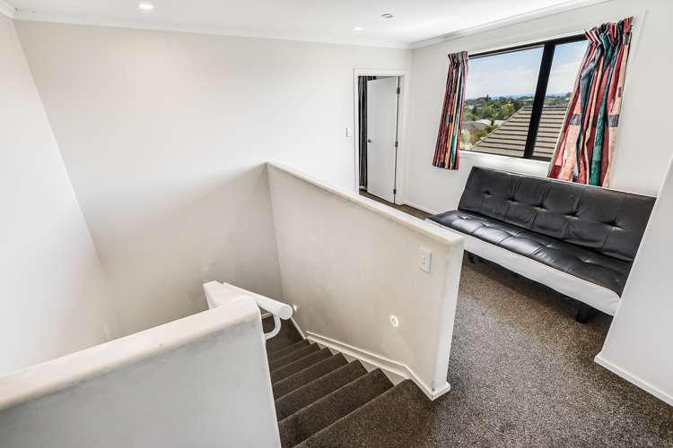 35 Cabourne Drive Glenview_12