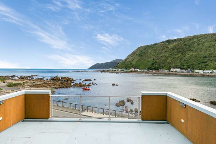 8 Owhiro Bay Parade Island Bay_17