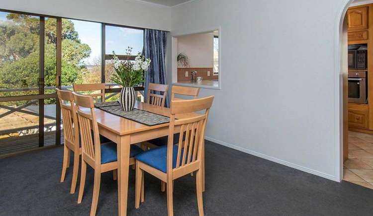 18 Bradbury Road Botany Downs_4