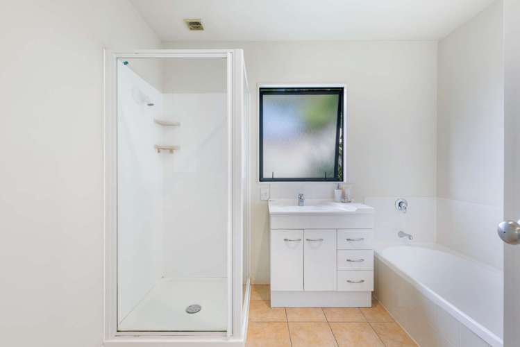 4/42 Fields Parade Oteha_12