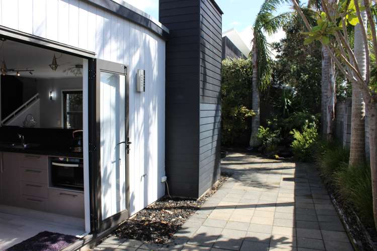 137 The Fairway Matarangi_30