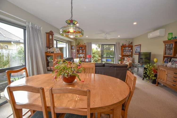 8 Ashmore Park Road Carterton_4