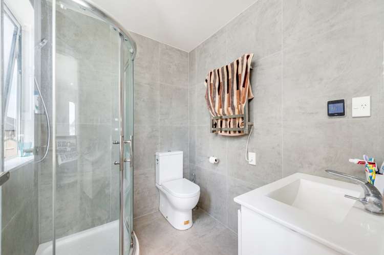 6 Rosewell Crescent Flat Bush_12