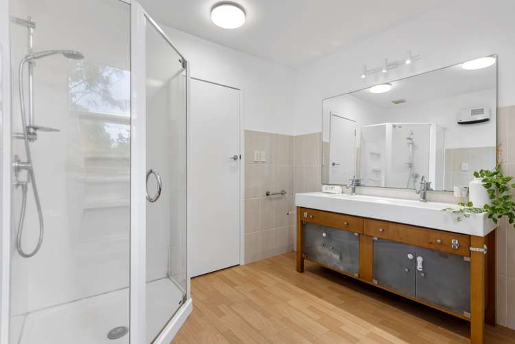 122 Beach Road Castor Bay_12