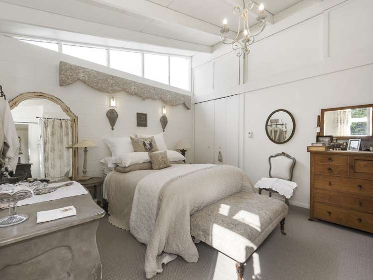 772 River Road Chartwell_15