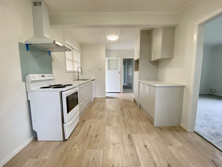 2 Aronui Terrace Kelston_5