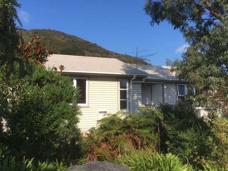 19 Helvetia Grove Naenae_2