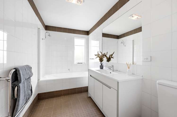 13 Eastvale Close Greenhithe_18