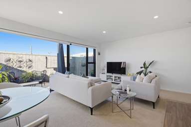 52/17 Owens Place_4