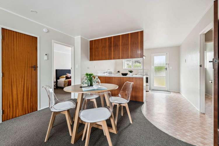 2/14 Menary Street Papakura_4