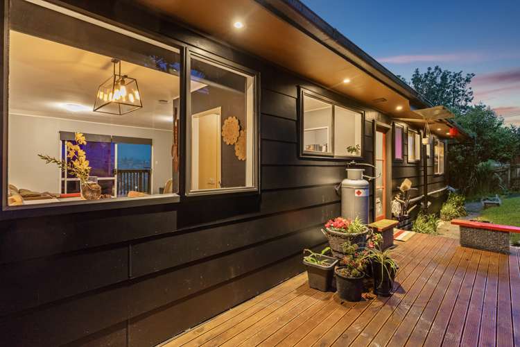 1/82a Captain Scott Road Glen Eden_3