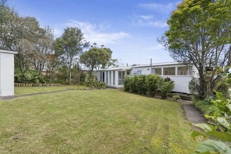 29 Highland Avenue Titirangi_20